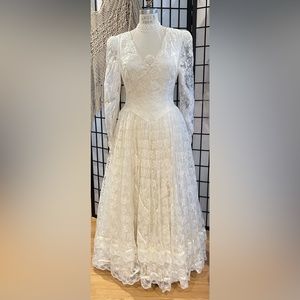 Jessica McClintock Bridal Dress. Size 11-12 may fit 9-10. Used once.